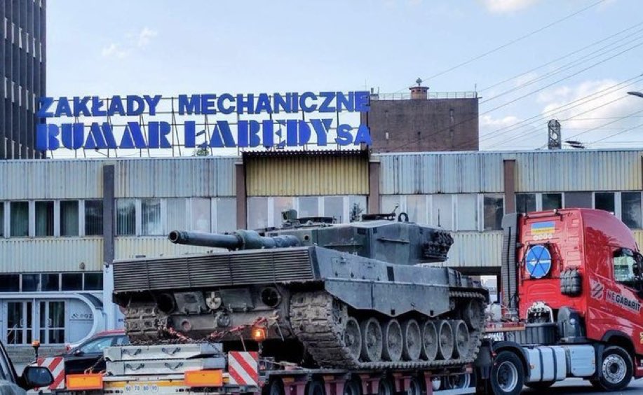 Polen heeft voor het eerst de reparatie van Oekraïense Leopard 2A4 tanks overgenomen - de plaats van de renovatie van Leopard 2A5 en 2A6 is nog niet bepaald. Polen heeft voor het eerst de reparatie van Oekraïense Leopard 2A4 tanks overgenomen - de plaats van de renovatie van Leopard 2A5 en 2A6 is nog niet bepaald.