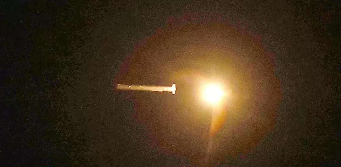 De geheime HF-2E-raket van Taiwan is voor het eerst op foto's te zien - hij kan tot diep in China inslaan met een bereik tot 1.500 kilometer. De geheime HF-2E-raket van Taiwan is voor het eerst op foto's te zien - hij kan tot diep in China inslaan met een bereik tot 1.500 kilometer.