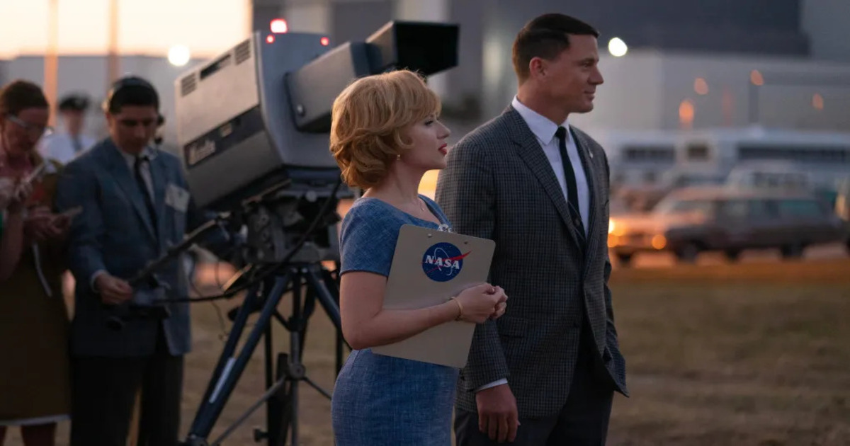Scarlett Johansson en Channing Tatum simuleren de maanlanding in de trailer voor Fly Me To The Moon Scarlett Johansson en Channing Tatum simuleren de maanlanding in de trailer voor Fly Me To The Moon