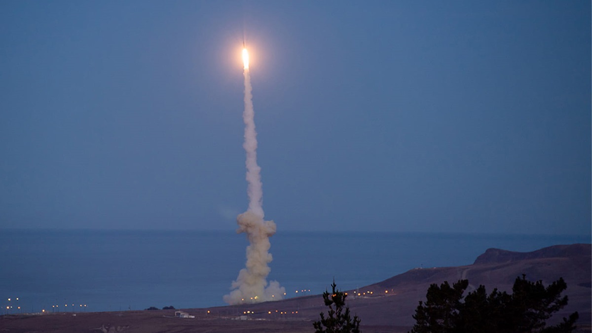 Amerika's volgende generatie GBI onderscheppingsraket heeft met succes een ballistische raket voor de middellange afstand neergeschoten Amerika's volgende generatie GBI onderscheppingsraket heeft met succes een ballistische raket voor de middellange afstand neergeschoten