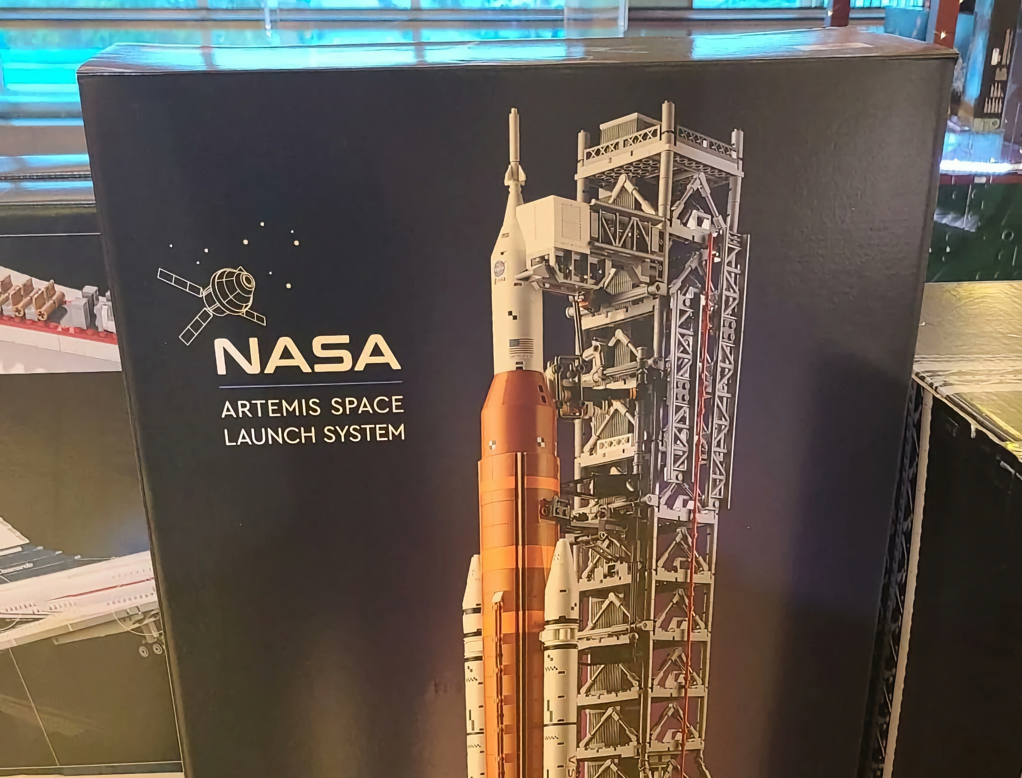 LEGO maakt zich op voor de NASA Artemis Space Launch System set, die uit 3601 onderdelen zal bestaan. LEGO maakt zich op voor de NASA Artemis Space Launch System set, die uit 3601 onderdelen zal bestaan.