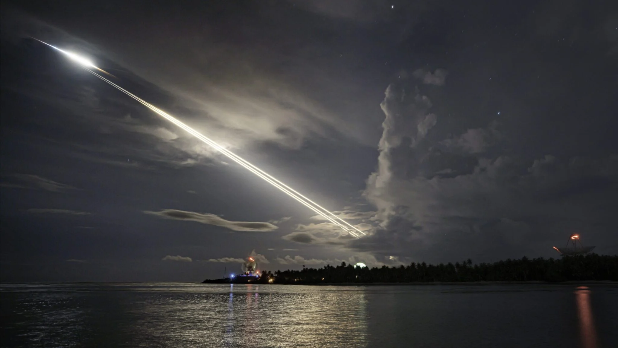 Lockheed Martin heeft bijna 1 miljard dollar gekregen voor de ontwikkeling van de MK21A terugkeerraket voor de LGM-35A Sentinel intercontinentale ballistische raket. Lockheed Martin heeft bijna 1 miljard dollar gekregen voor de ontwikkeling van de MK21A terugkeerraket voor de LGM-35A Sentinel intercontinentale ballistische raket.