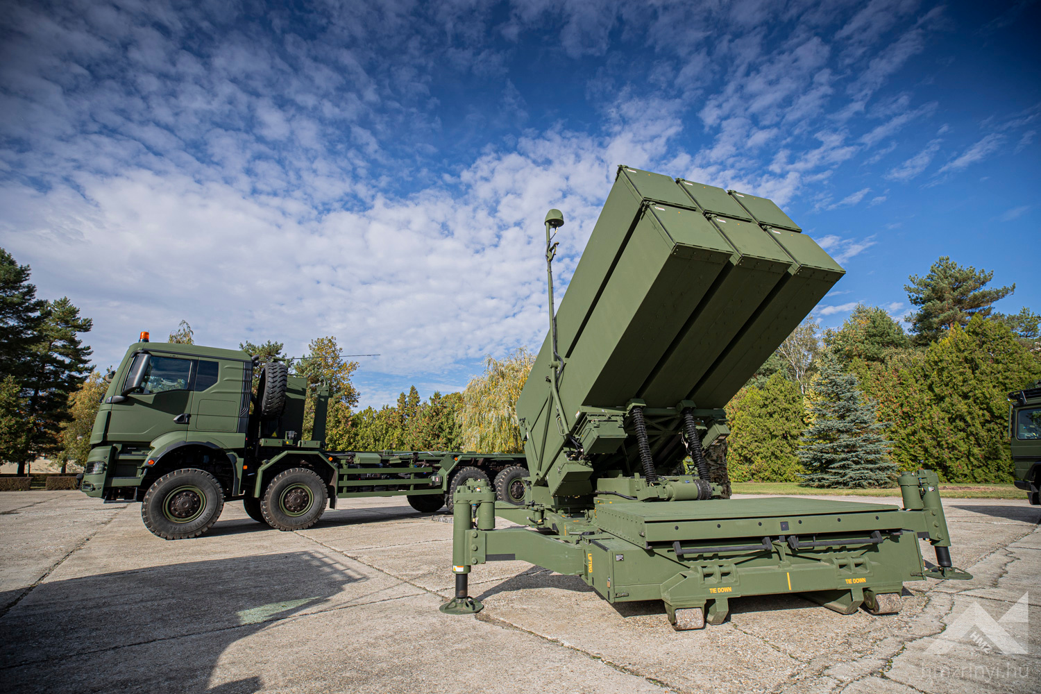 Vervanging van 2K12 Kub SAMs: Hongarije heeft de eerste serie NASAMS grond-luchtraketsystemen ontvangen. Vervanging van 2K12 Kub SAMs: Hongarije heeft de eerste serie NASAMS grond-luchtraketsystemen ontvangen.