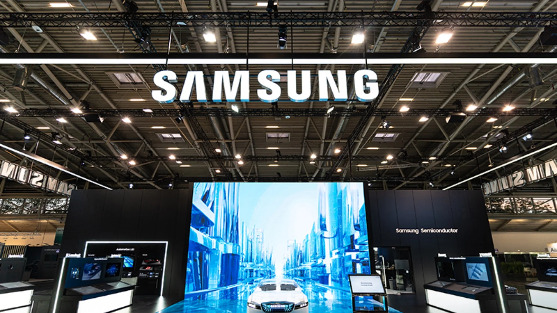 Hoe ziet de toekomst van de detailhandel eruit? Samsung winkeloverzicht Samsung onthult geheime technologieën in zijn nieuwe winkel