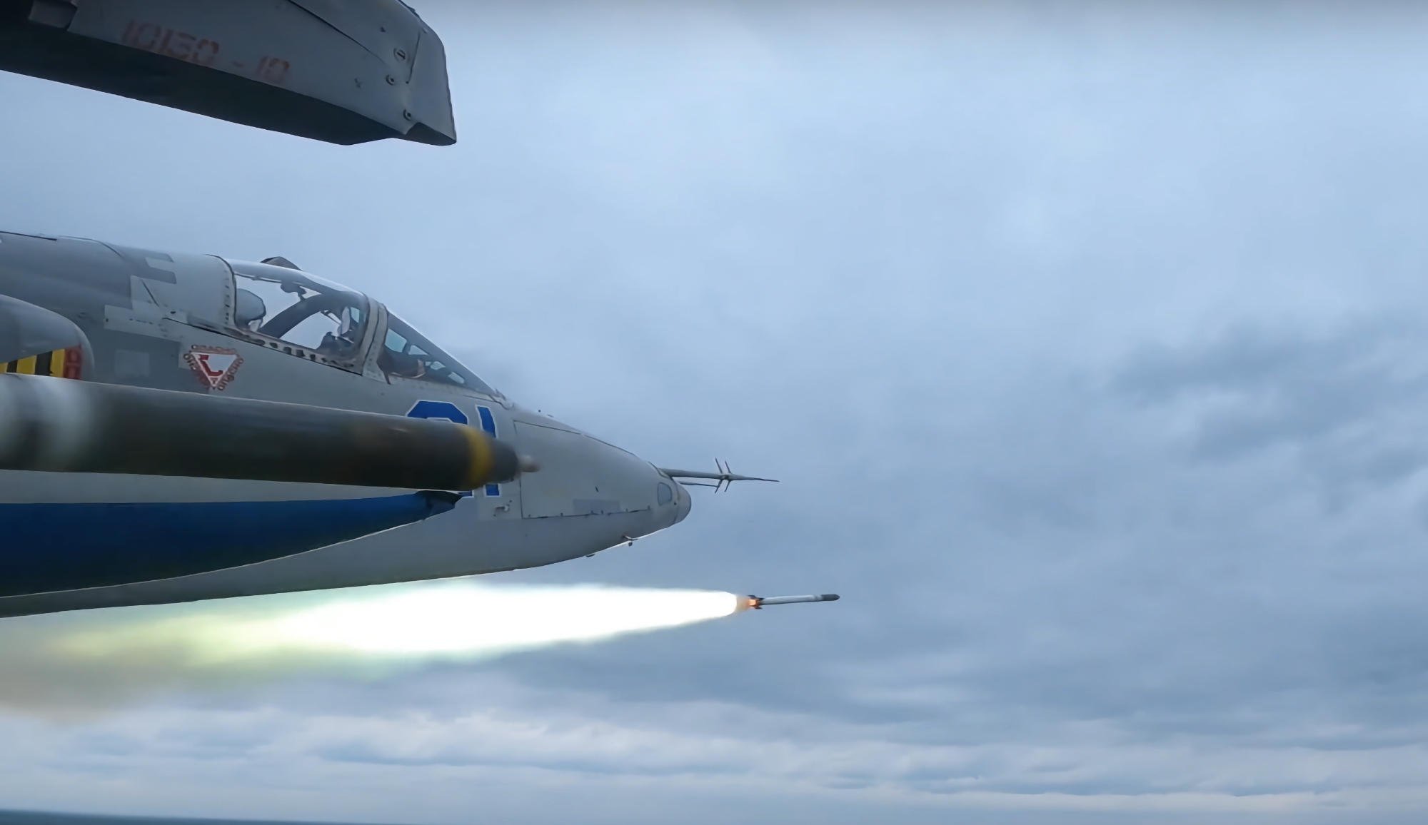 Oekraïense strijdkrachten tonen Su-25 aanvalsvliegtuigen die Zuni-raketten afvuren op posities van bezetters (video) Oekraïense strijdkrachten tonen Su-25 aanvalsvliegtuigen die Zuni-raketten afvuren op posities van bezetters (video)