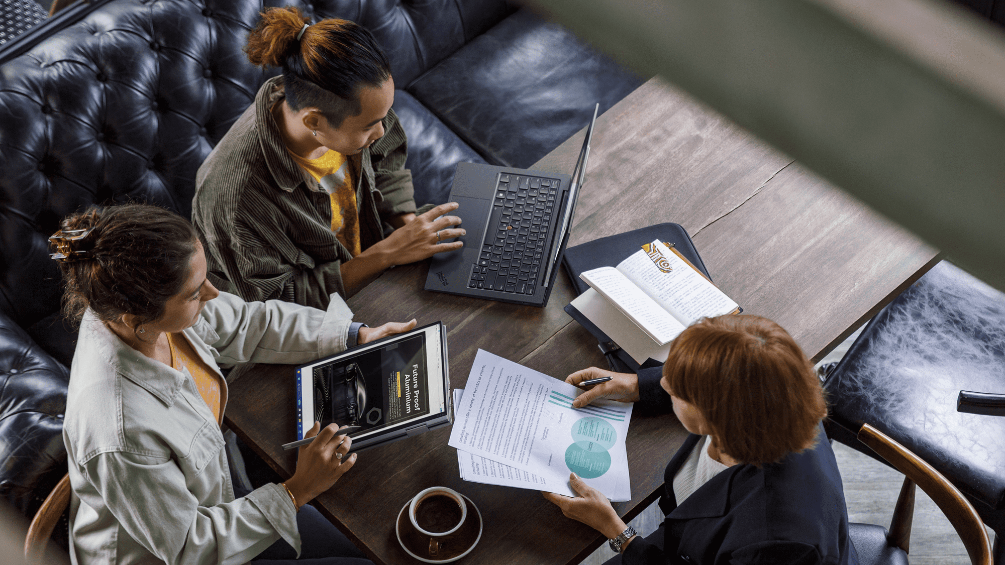 Lenovo heeft de ThinkPad X1 2-in-1 Gen 9-laptop met Meteor Lake-processors onthuld voor een prijs vanaf 2639 dollar. Lenovo heeft de ThinkPad X1 2-in-1 Gen 9-laptop met Meteor Lake-processors onthuld voor een prijs vanaf 2639 dollar.