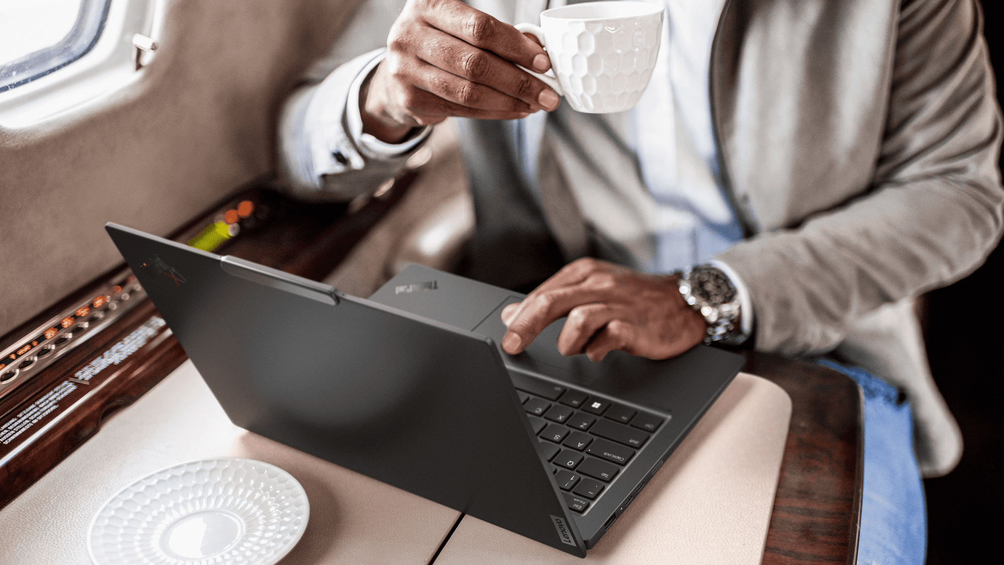 Lenovo heeft de ThinkPad X1 Carbon Gen 12-laptop met Meteor Lake-chips onthuld voor een prijs vanaf $2989 Lenovo heeft de ThinkPad X1 Carbon Gen 12-laptop met Meteor Lake-chips onthuld voor een prijs vanaf $2989