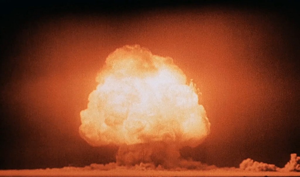 Radioactieve neerslag van de allereerste menselijke test van een kernwapen is gedetecteerd in 46 Amerikaanse staten, Canada en Mexico.