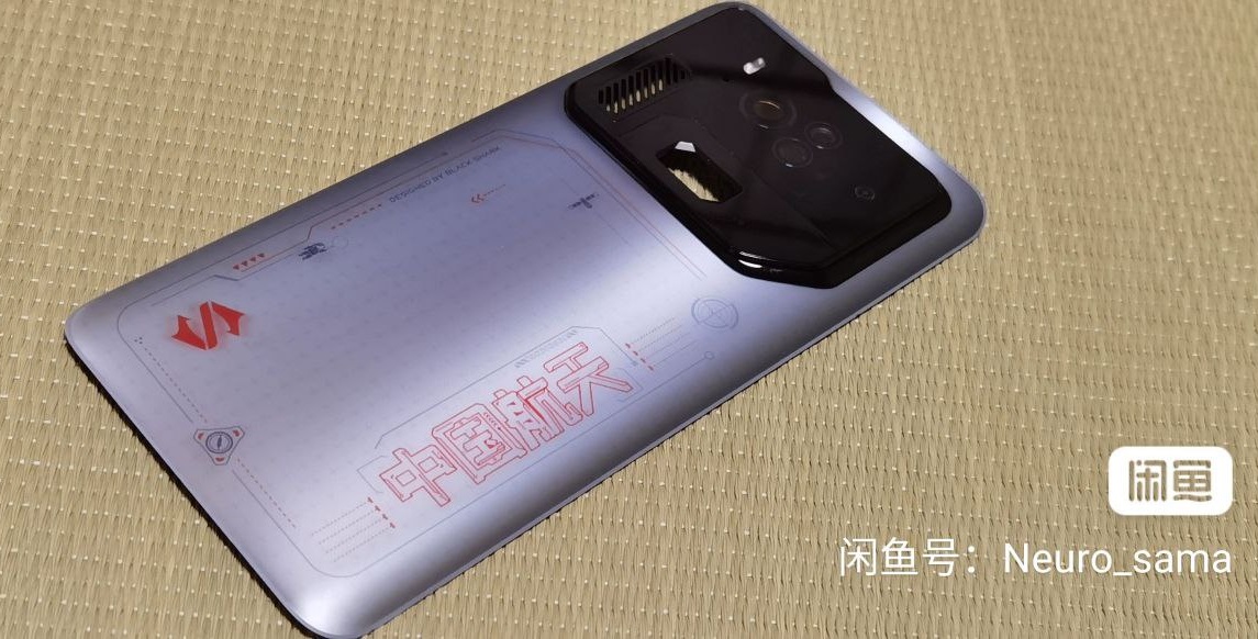 China verkoopt Black Shark Ultra-prototypes met Snapdragon 8 Gen 1, 3,2K-scherm en HyperOS China verkoopt Black Shark Ultra-prototypes met Snapdragon 8 Gen 1, 3,2K-scherm en HyperOS