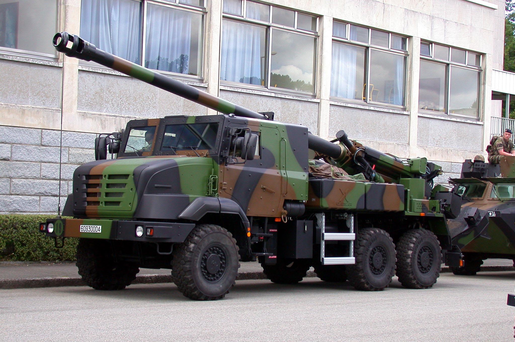 Caesar: De impact van moderne militaire innovatie op het slagveld Frans zelfrijdend artilleriesysteem Caesar: De nieuwste technologie in artilleriewapens