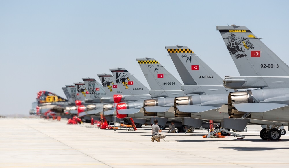 De VS zal de verkoop van de meest geavanceerde F-16 Block 70/72 gevechtsvliegtuigen aan Turkije goedkeuren in het kader van een contract ter waarde van 20 miljard dollar. De VS zal de verkoop van de meest geavanceerde F-16 Block 70/72 gevechtsvliegtuigen aan Turkije goedkeuren in het kader van een contract ter waarde van 20 miljard dollar.