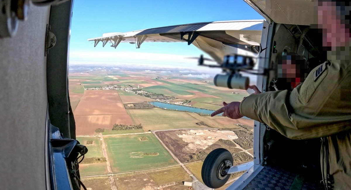 Innovatief opstijgen: hoe FPV drones opstijgen vanuit een transportvliegtuig Een revolutie in de luchtvaart: FPV drones brengen vliegtuigen naar een hoger niveau