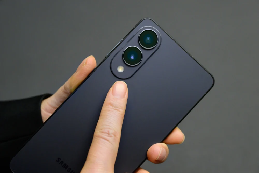 Galaxy S25 Edge Onthuld: Geavanceerde Kenmerken voor de Moderne Geek Eerste Kijk: De Galaxy S25 Edge Heroverneemt Smartphone Innovatie