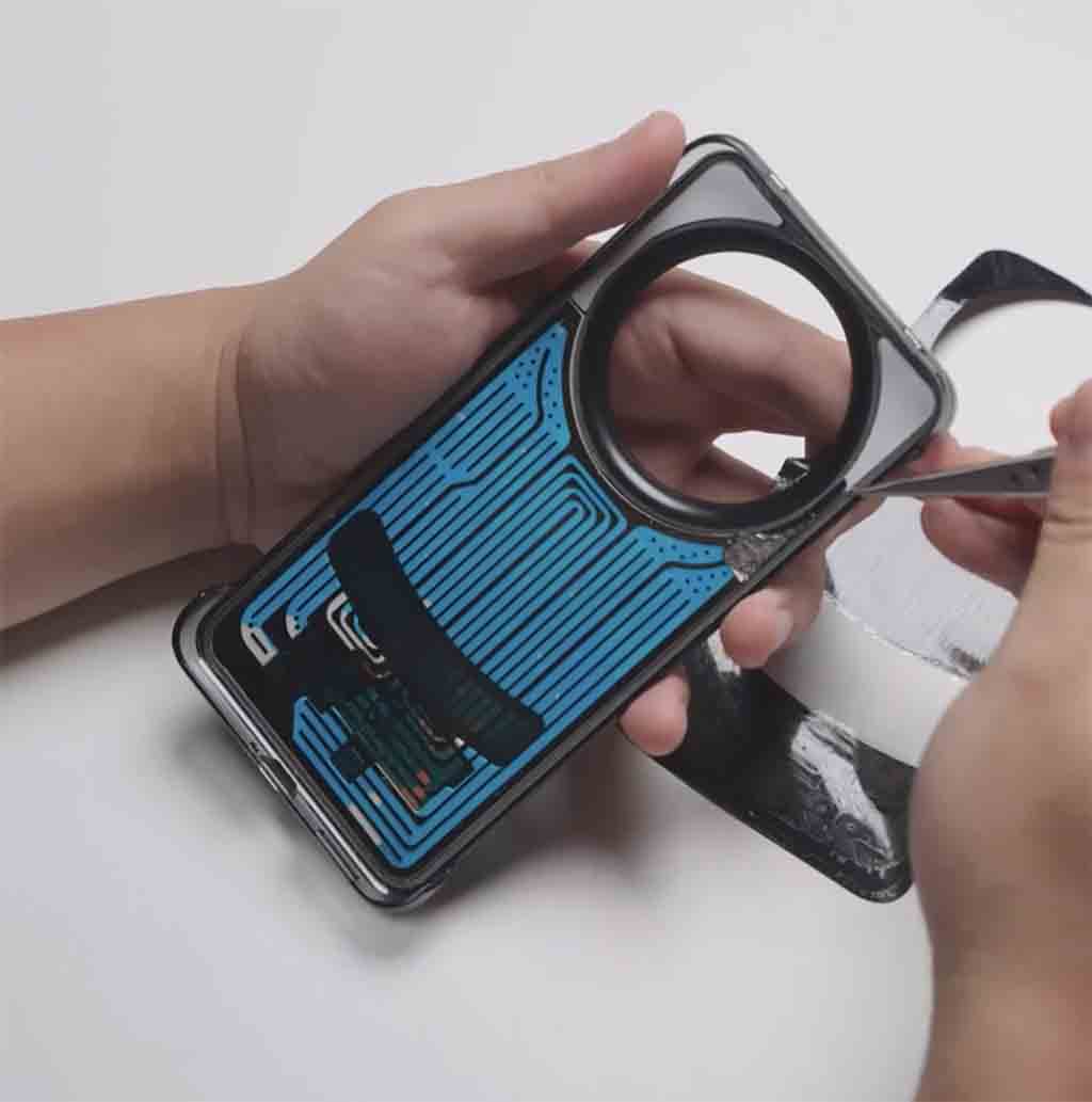 Huawei-ingenieurs hebben vloeibare koeling geïmplementeerd in het deksel van de Mate 60 Pro Huawei Mate 60 Pro: innovatieve vloeibare koeling direct in het deksel