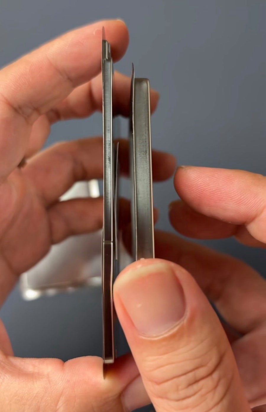 Fijnafstelling: hoe batterijdikte de keuze tussen iPhone 17 Air en Pro bepaalt Te veel opladen: het vergelijken van de batterijdikte van de iPhone 17 Air en iPhone 17 Pro