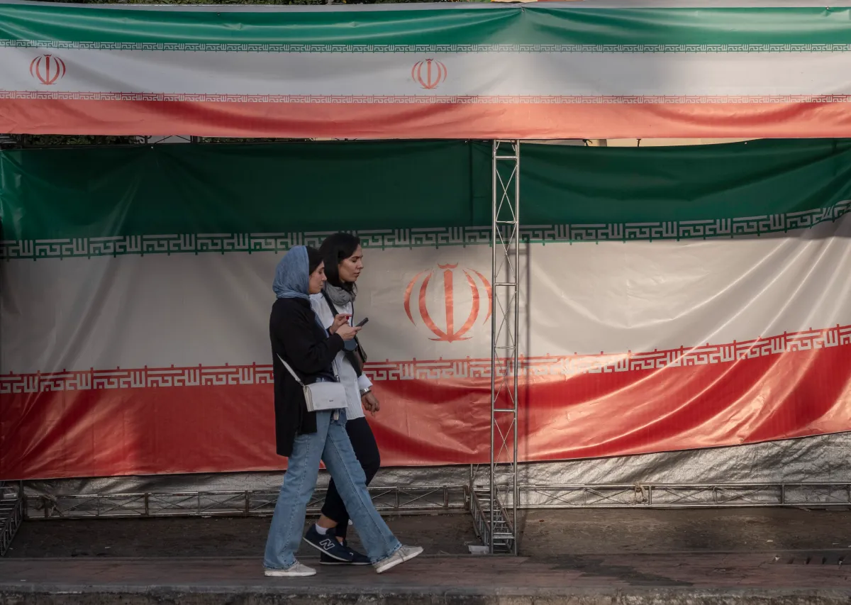 Evolutie van de Iraanse nationale vlag: van het verleden tot het heden Hoe de moderne vlag van Iran eruit ziet: geschiedenis en symboliek
