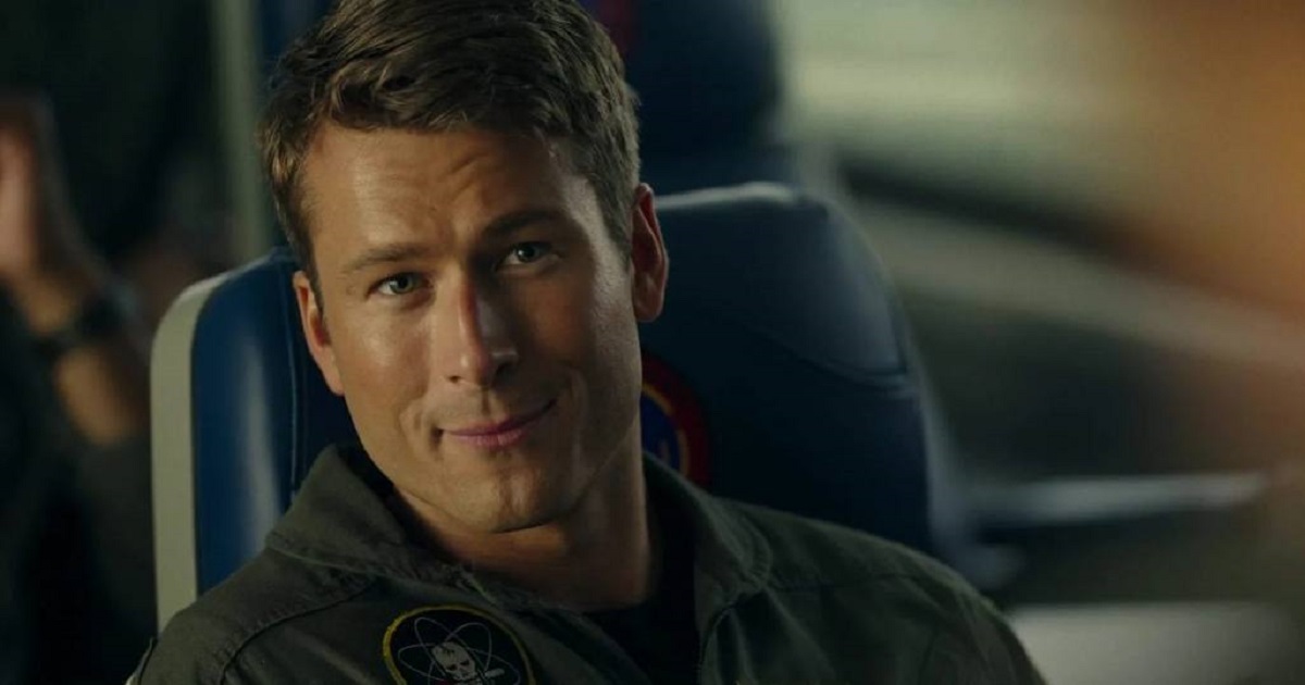 Top Gun' ster, Glen Powell, zinspeelt op een derde film: 'Er zullen binnenkort enkele interessante ontwikkelingen worden aangekondigd'. Top Gun' ster, Glen Powell, zinspeelt op een derde film: 'Er zullen binnenkort enkele interessante ontwikkelingen worden aangekondigd'.