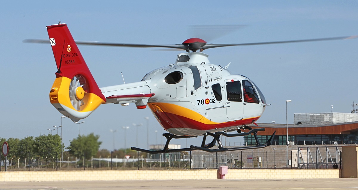 De Spaanse marine heeft haar eerste Airbus H135 lichte helikopter ontvangen in het kader van een contract van $195 miljoen. De Spaanse marine heeft haar eerste Airbus H135 lichte helikopter ontvangen in het kader van een contract van $195 miljoen.