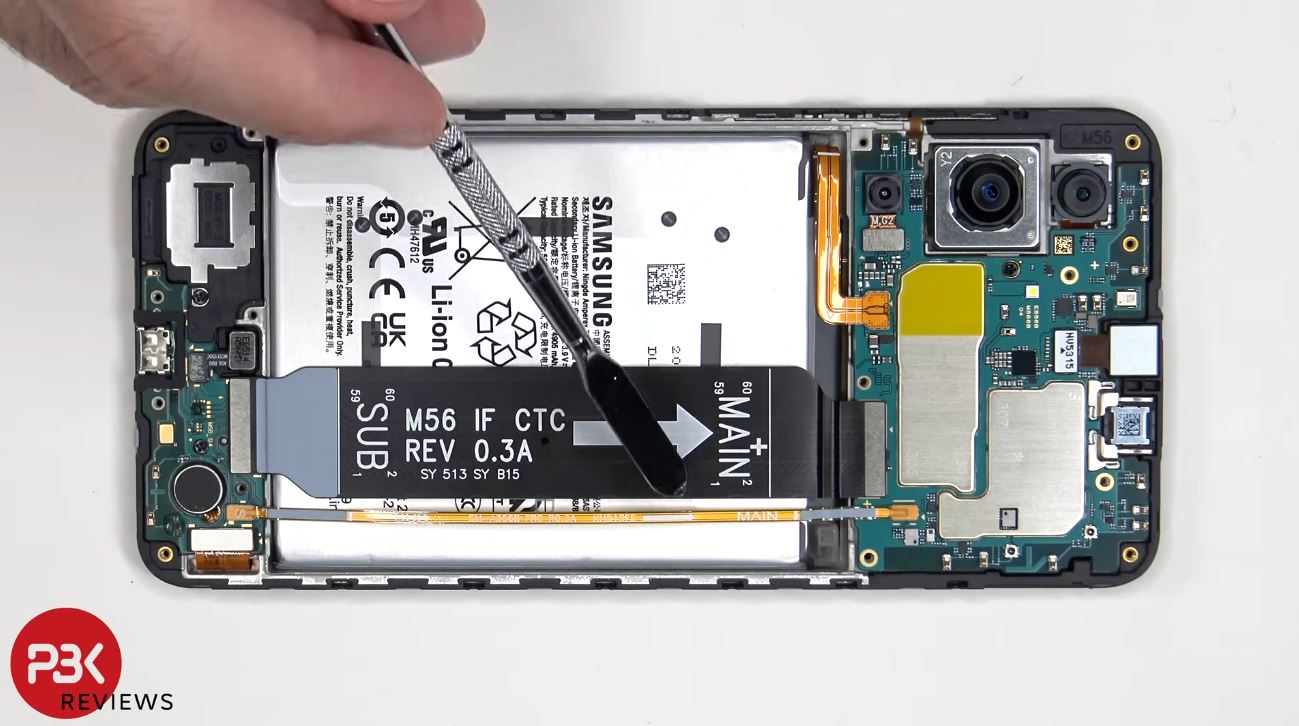 Achter de schermen: Demontage en reparatie van Galaxy F56 5G Demonteer en repareer: Galaxy F56 5G in detail
