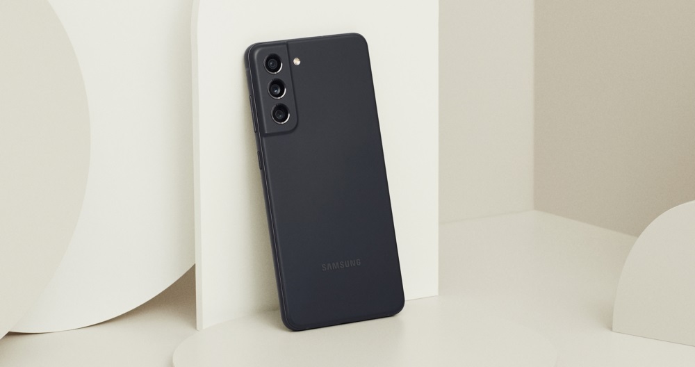 Samsung Galaxy S21 FE is de eerste smartphone in de serie die One UI 6.0 krijgt met besturingssysteem Android 14. Samsung Galaxy S21 FE is de eerste smartphone in de serie die One UI 6.0 krijgt met besturingssysteem Android 14.