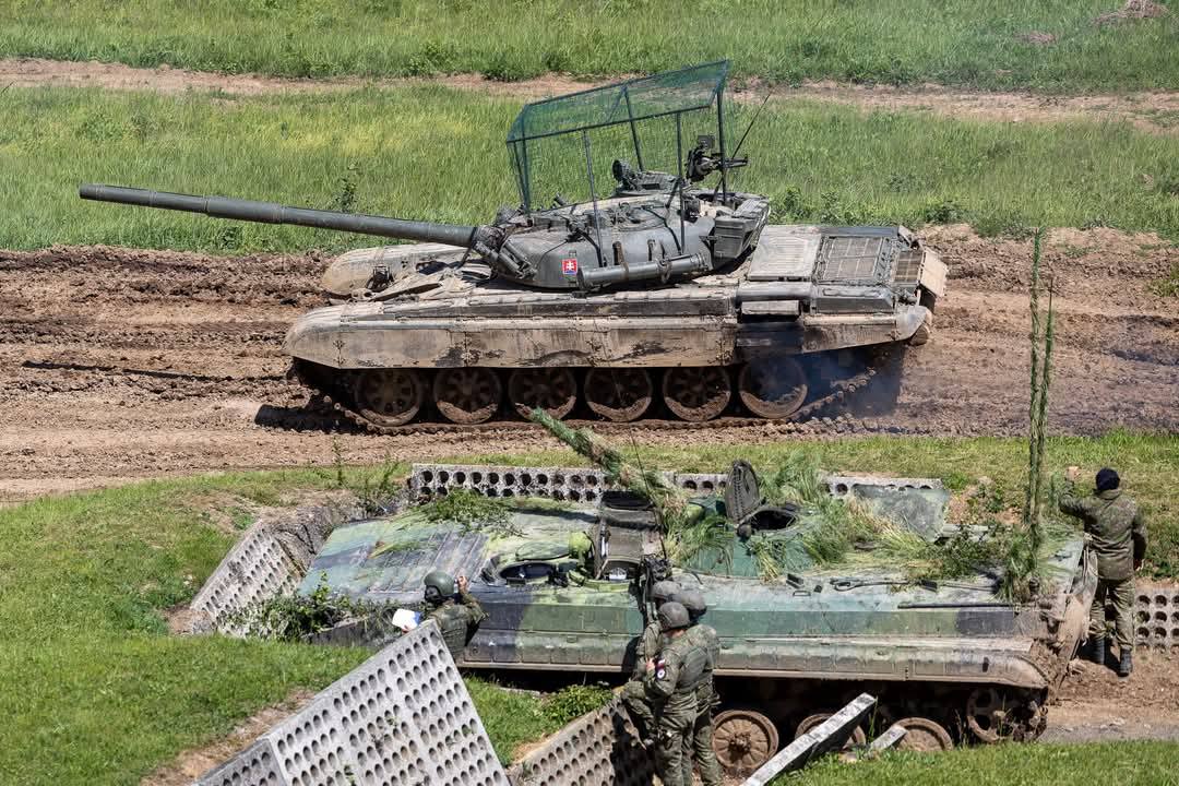 Innovaties tegen gevaar: een anti-drone systeem op Slowaakse T-72M1 tanks Slowaakse T-72M1's Ontvangen Dronebescherming: Wat zijn Anti-Drone Braziers?