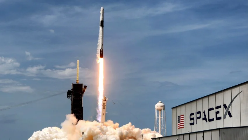 SpaceX kan nu smartphones rechtstreeks verbinden met Starlink internetsatellieten SpaceX kan nu smartphones rechtstreeks verbinden met Starlink internetsatellieten