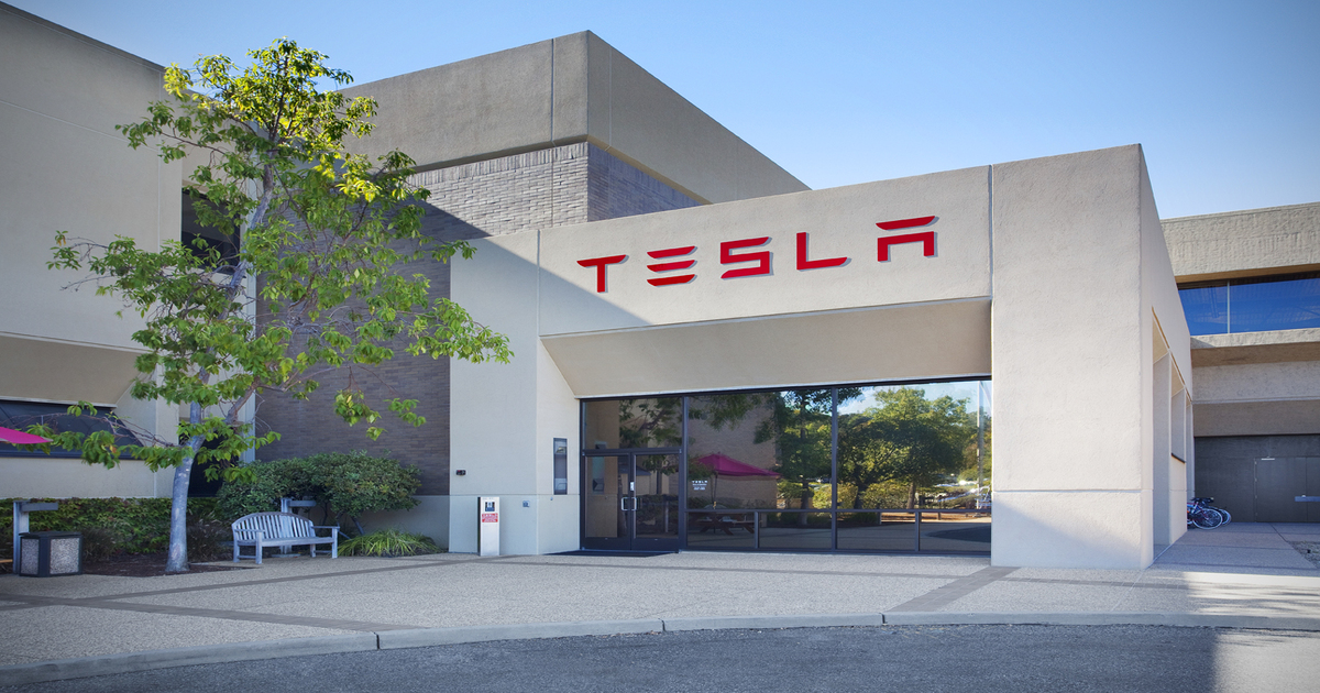 Tesla ontslaat 14 duizend werknemers te midden van dalende aandelen Tesla ontslaat 14 duizend werknemers te midden van dalende aandelen