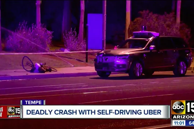 Uber-bestuurder betrokken bij eerste dodelijke ongeluk met zelfrijdende auto pleit schuldig Uber-bestuurder betrokken bij eerste dodelijke ongeluk met zelfrijdende auto pleit schuldig