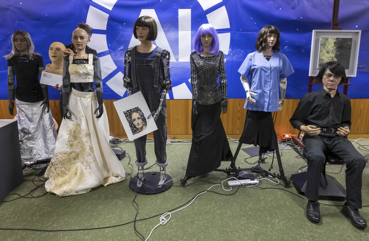 AI-robots spreken op de persconferentie van de VN en zeggen dat ze geen plannen hebben om banen te stelen of tegen mensen te rebelleren