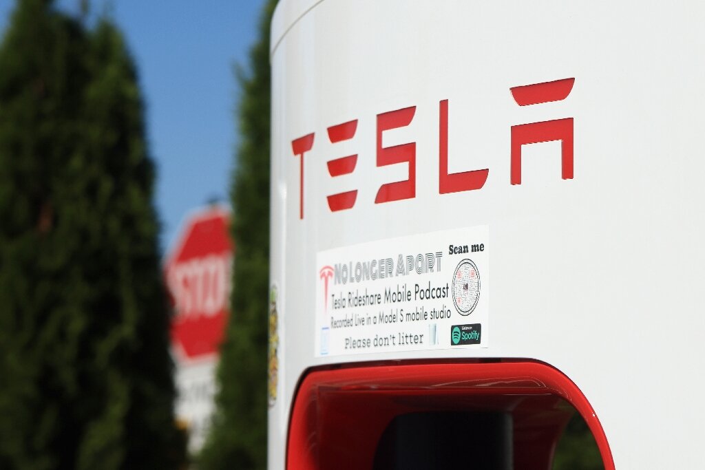 Amerikaanse toezichthouders vragen om meer gegevens over de automatische piloot van Tesla Amerikaanse toezichthouders vragen om meer gegevens over de automatische piloot van Tesla