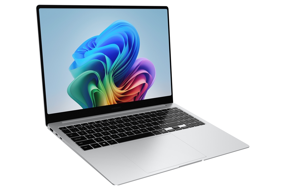 Samsung Galaxy Book 5 Pro ligt op tafel Samsung Galaxy Book 5 Pro ligt op tafel