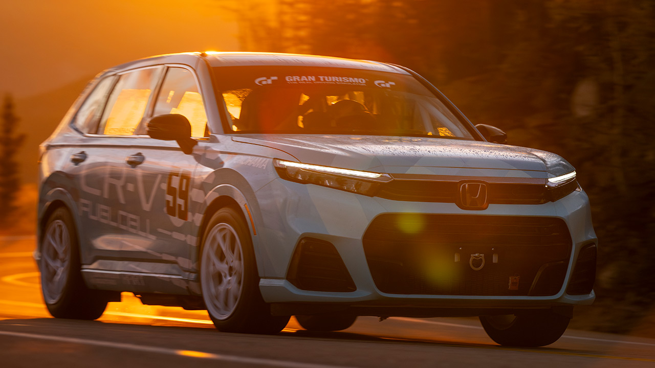 Honda CR-V e:FCEV tijdens de race. Honda CR-V e:FCEV tijdens de race.