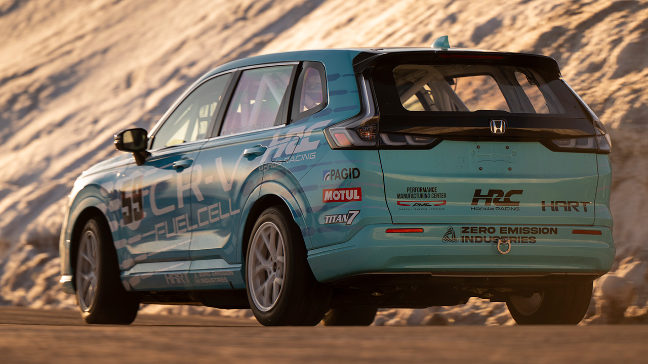 Honda CR-V e:FCEV in de race. Honda CR-V e:FCEV in de race.