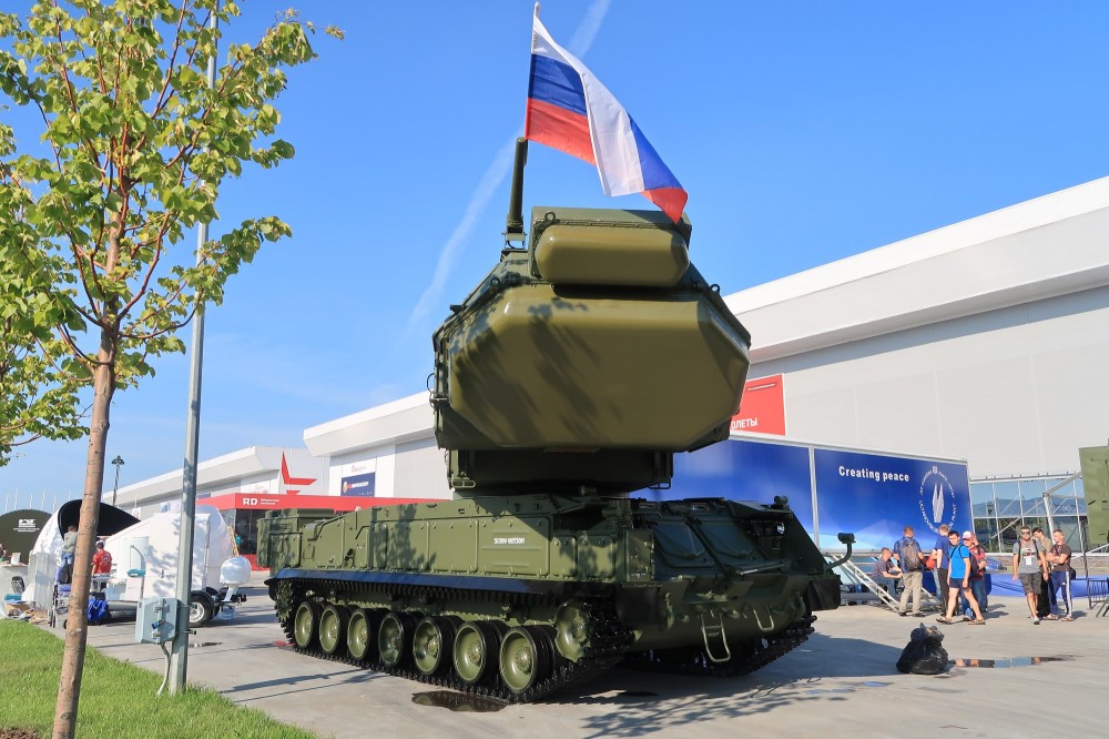 HIMARS vernietigde voor het eerst een zeer zeldzaam 9S36M detectie- en doelaanwijzingsstation van het Buk-M3 grond-luchtraketsysteem. HIMARS vernietigde voor het eerst een zeer zeldzaam 9S36M detectie- en doelaanwijzingsstation van het Buk-M3 grond-luchtraketsysteem.