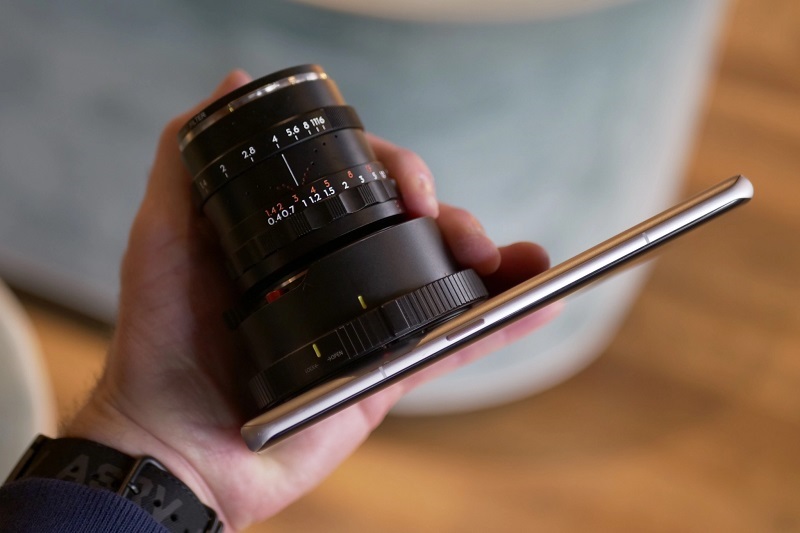 Realme-smartphone met afneembare lens Realme-smartphone met afneembare lens