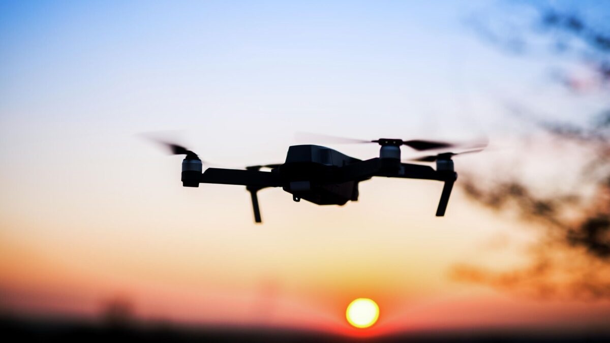 Indrukwekkende video: Oekraïense drone-operator demonstreerde fenomenale nauwkeurigheid en raakte een snel bewegend doelwit met granaten Indrukwekkende video: Oekraïense drone-operator demonstreerde fenomenale nauwkeurigheid en raakte een snel bewegend doelwit met granaten