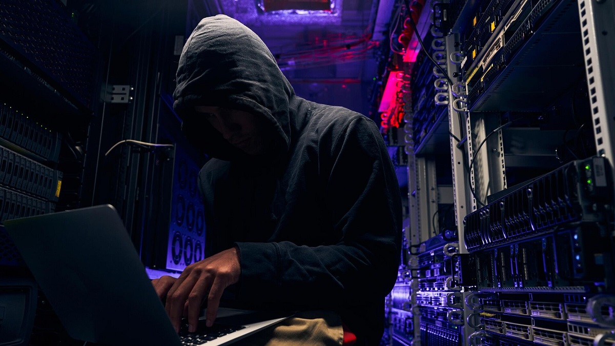 Media: een groep hackers heeft de servers van Sony gekraakt en dreigt vertrouwelijke informatie over de hele onderneming van het Japanse bedrijf, waaronder PlayStation, te delen. Media: een groep hackers heeft de servers van Sony gekraakt en dreigt vertrouwelijke informatie over de hele onderneming van het Japanse bedrijf, waaronder PlayStation, te delen.