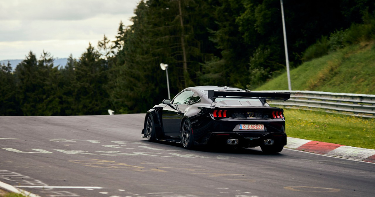 Ford Mustang GTD op de Nurburgring. Ford Mustang GTD op de Nurburgring.