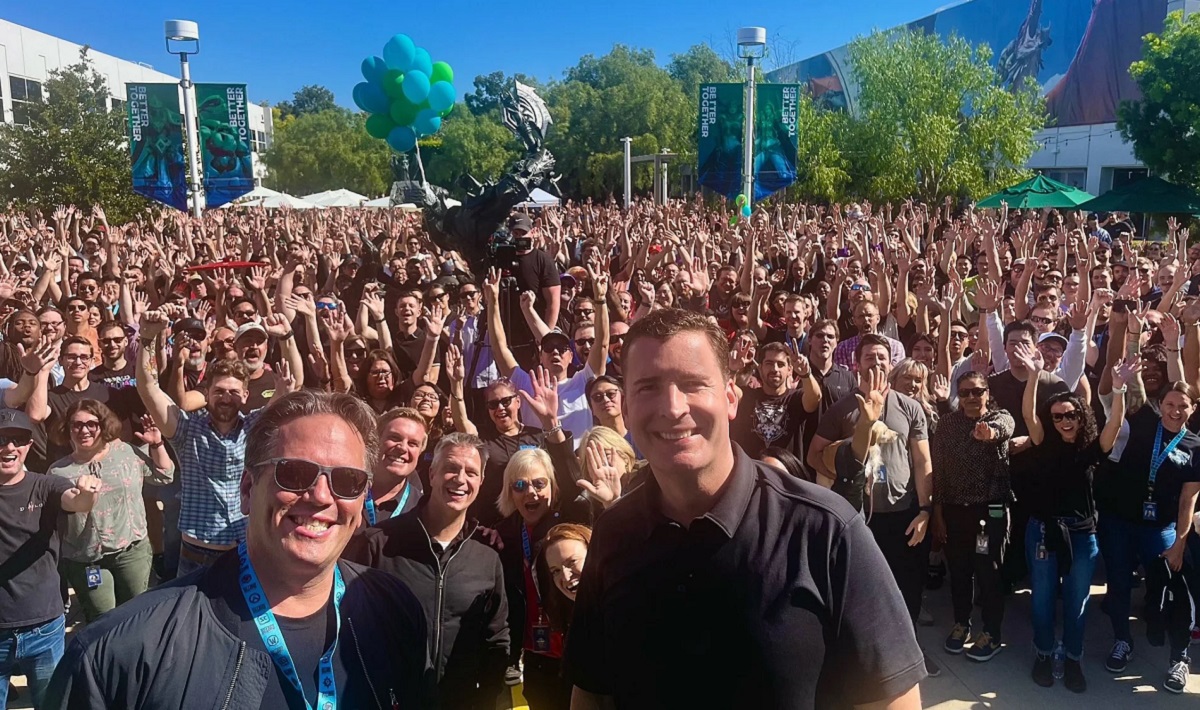 Phil Spencer en topmanagers van Xbox bezochten het hoofdkantoor van Blizzard en spraken met het ontwikkelteam Phil Spencer en topmanagers van Xbox bezochten het hoofdkantoor van Blizzard en spraken met het ontwikkelteam