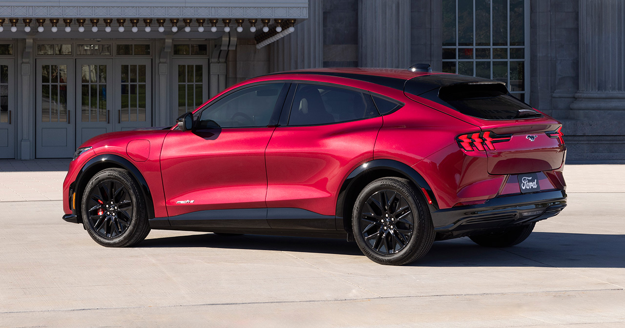 2025 Ford Mustang Mach-E Premium Sportuitstralingspakket 2025 Ford Mustang Mach-E Premium Sportuitstralingspakket