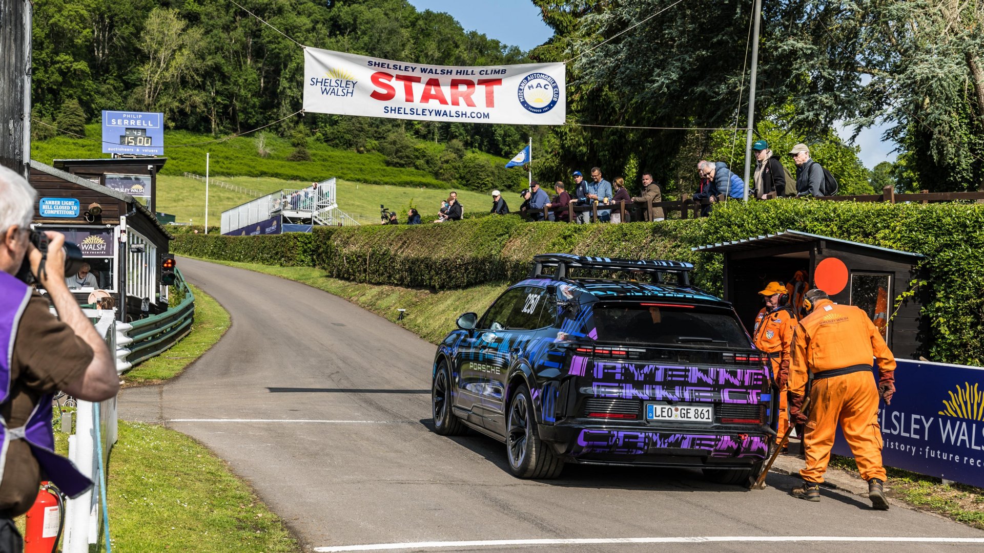 Gabriela Jilkova rijdt een elektrische Cayenne. Gabriela Jilkova rijdt een elektrische Cayenne.