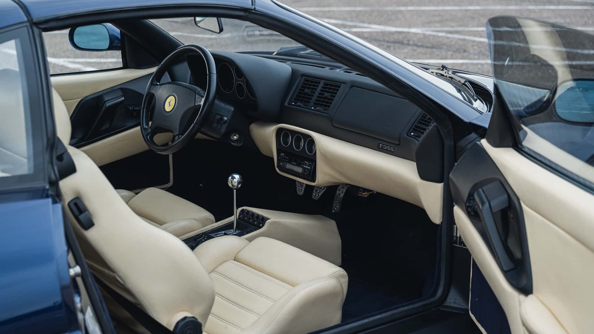 Exterieur van de 1996 Ferrari F355 GTS Exterieur van de 1996 Ferrari F355 GTS