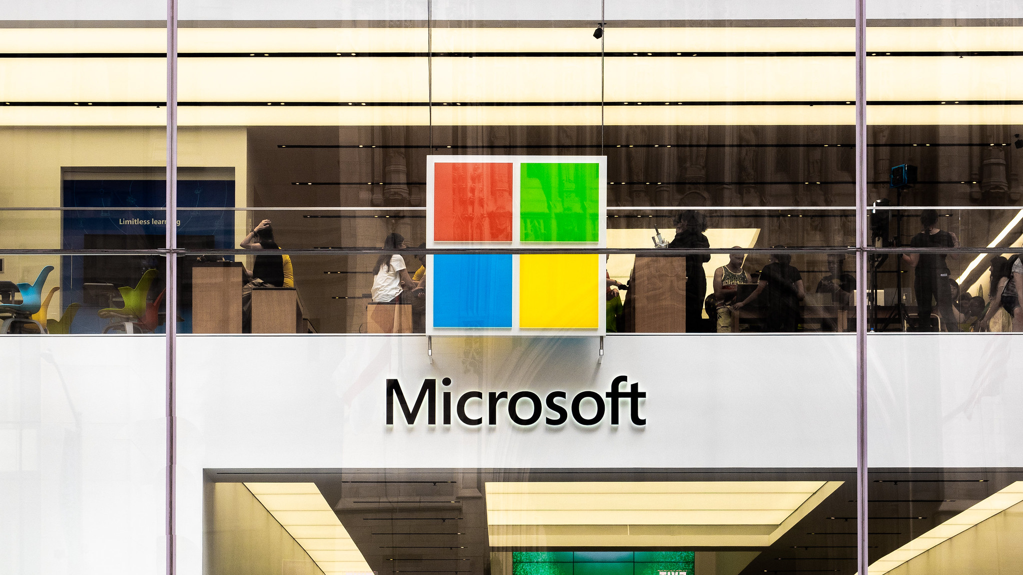 De Europese Commissie neemt de samenwerking tussen Microsoft en de Franse startup Mistral AI onder de loep. De Europese Commissie neemt de samenwerking tussen Microsoft en de Franse startup Mistral AI onder de loep.