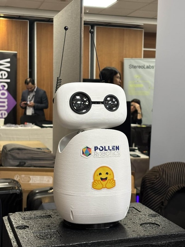 HopeJR's humanoïde robot. Hugging Face's humanoid robot HopeJR
