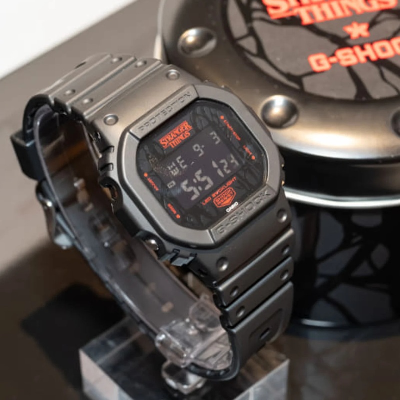 Casio DW-5600 horloges versierd met elementen uit de Stranger Things-serie