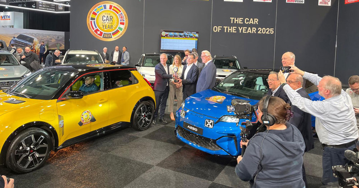 Prijsuitreiking De prijsuitreiking viel samen met de start van het Autosalon van Brussel.