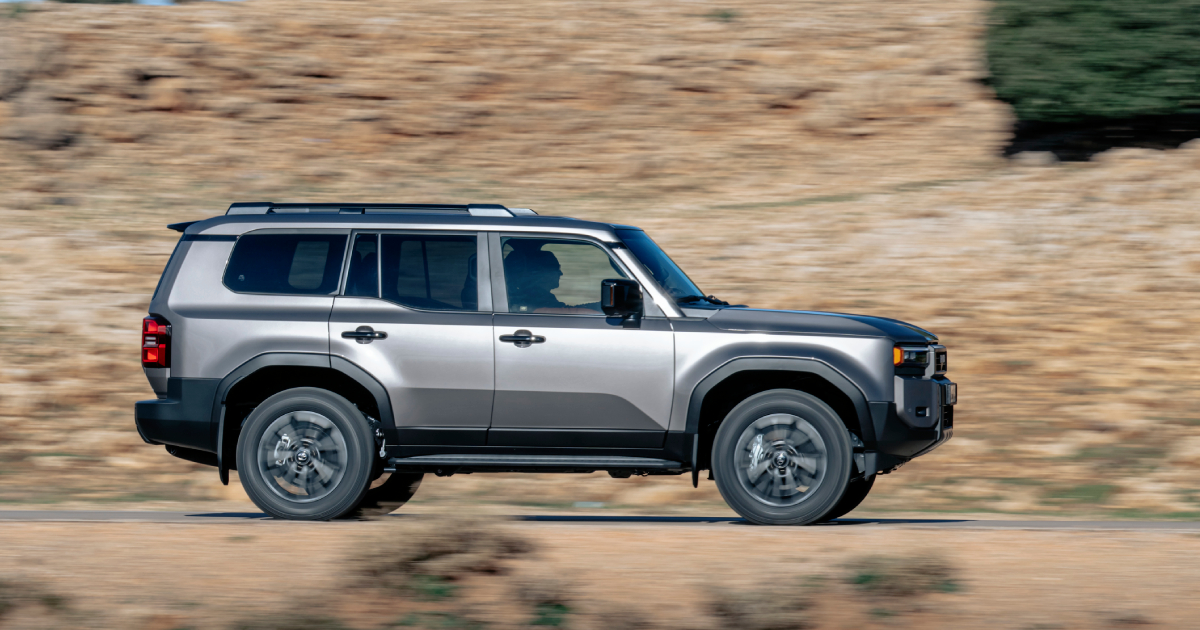 Nieuwe Toyota Land Cruiser J250 met vooraanzicht
