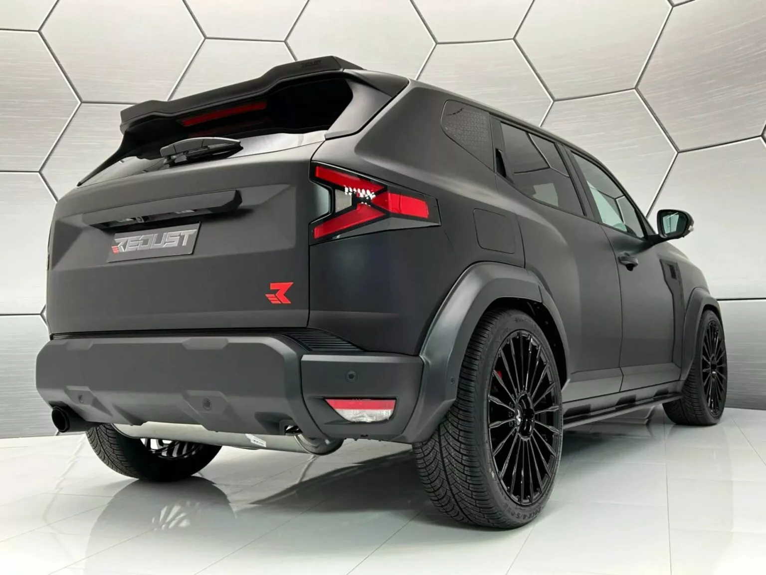 Dacia Duster RS - voorkant van de auto Dacia Duster RS - voorkant van de auto