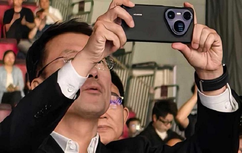 He Gang met de Pura 80 Ultra smartphone He Gang met de Pura 80 Ultra smartphone