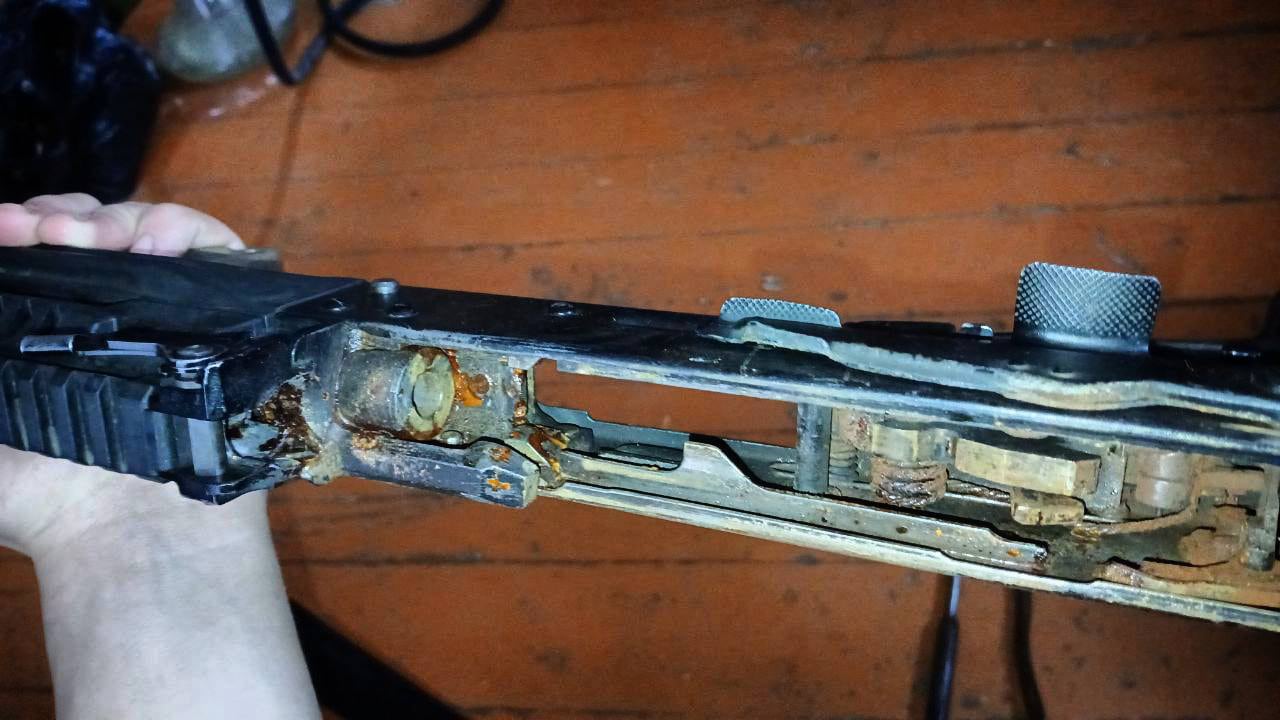 Constructie details van het AK-12 geweer Constructie details van het AK-12 geweer